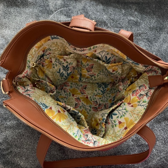 SOLD - ELKIE The Aberdeen – Saddle Diaper Bag - Picture 7 of 11